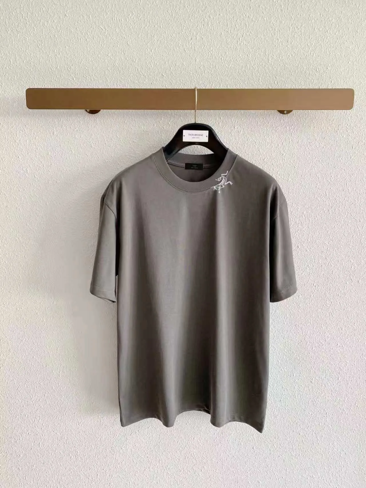 Arc’ter/ logo + New Arrival ， ， ， ， T Same Style。 :Black White Blue Gray Size:S（90-130 ） M（125-140 ） L（135-160 ） XL（160-180 ） XXL（180 ）